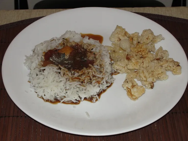 plate of poondu kuzhambu