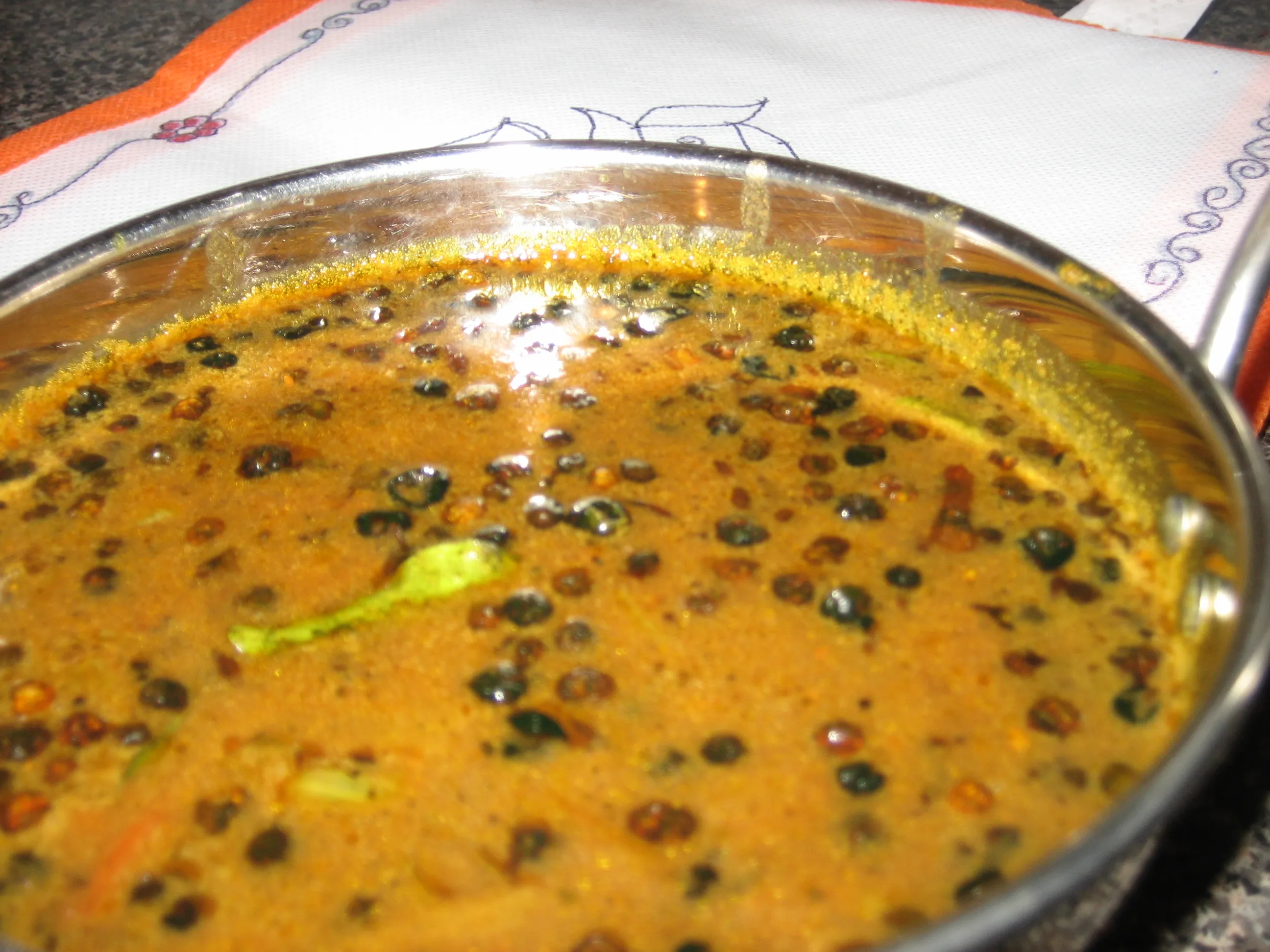 Manathakkali vathal kuzhambu(Vathakuzhambu)