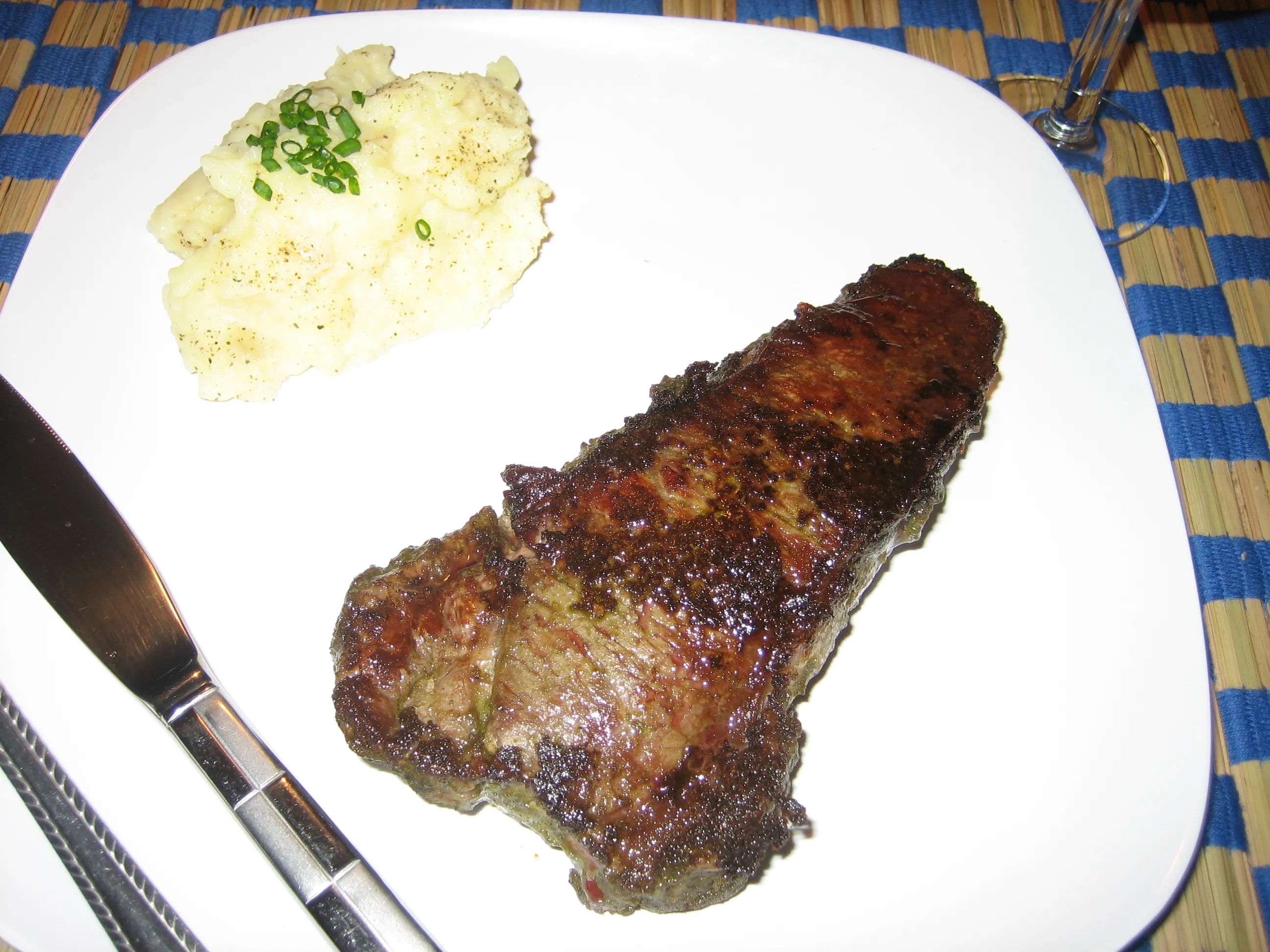 Sirloin steak with Garlicky Mashed Potatoes
