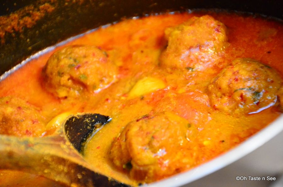 Paruppu Urundai Kuzhambu(Lentil dumpling curry)