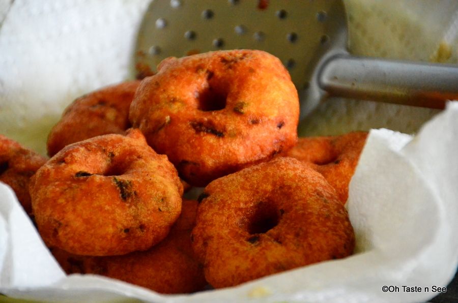Medhu vada/Urad dal Vada/Ulundhu Vada/Vadai